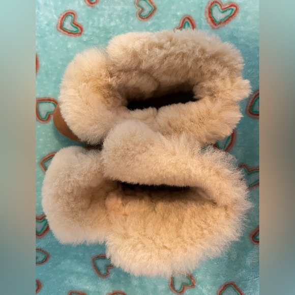 RJ’s Fuzzies sheepskin slip on boots. Worn one time.Great condition. Comfortable - Picture 5 of 5
